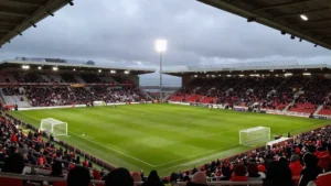 ¿Por qué El Molinón llena en Segunda cuando hay estadios de Primera medio vacíos?